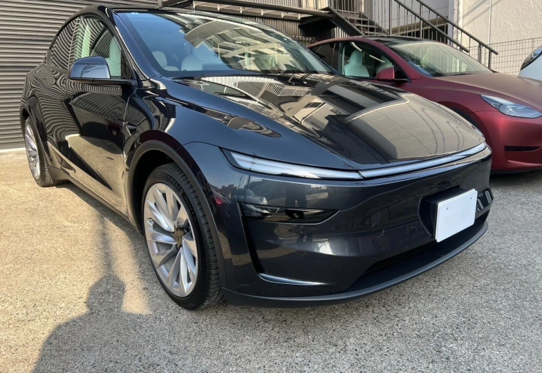 Tesla Model Y Черный