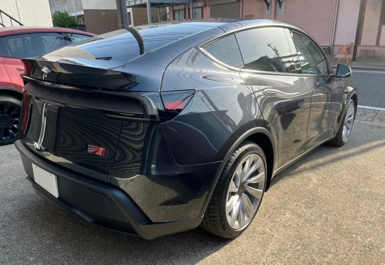 Tesla Model Y Черный