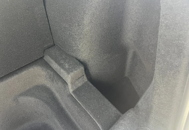Tesla Model Y Черный