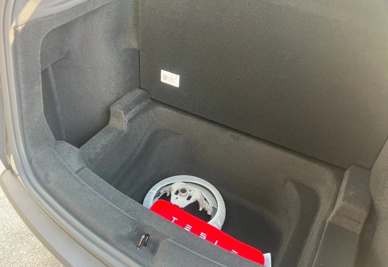 Tesla Model Y Черный