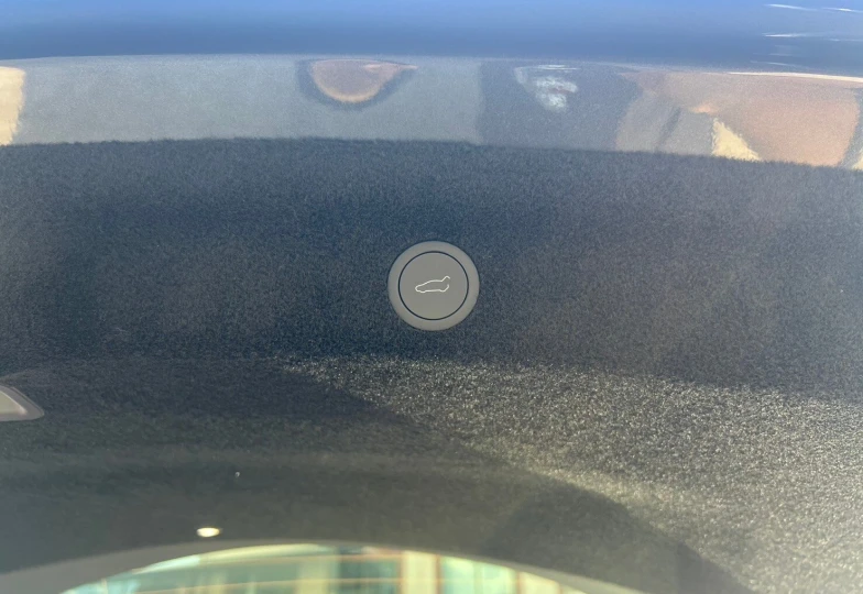 Tesla Model Y Черный
