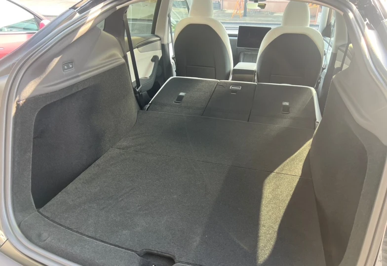 Tesla Model Y Черный