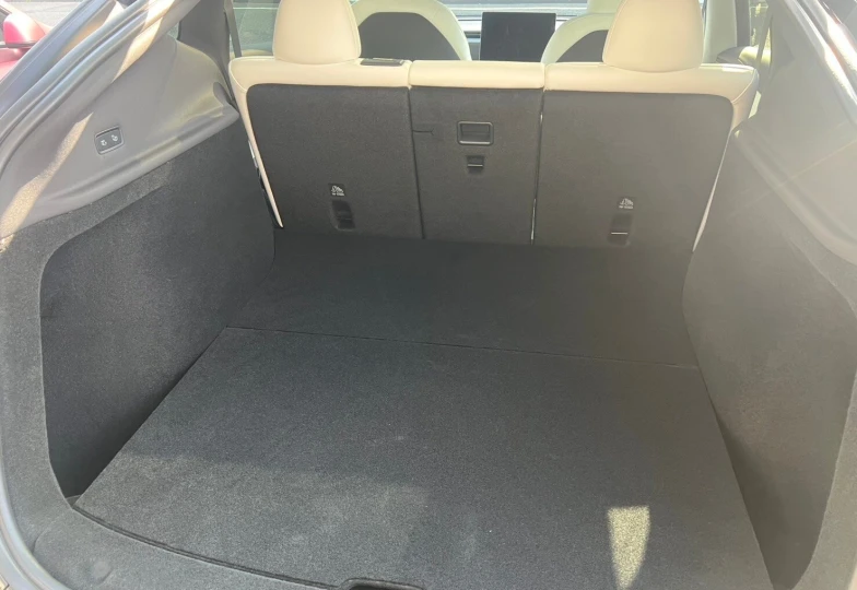 Tesla Model Y Черный