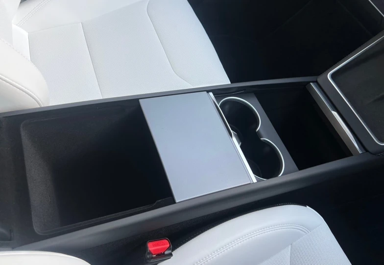 Tesla Model Y Черный