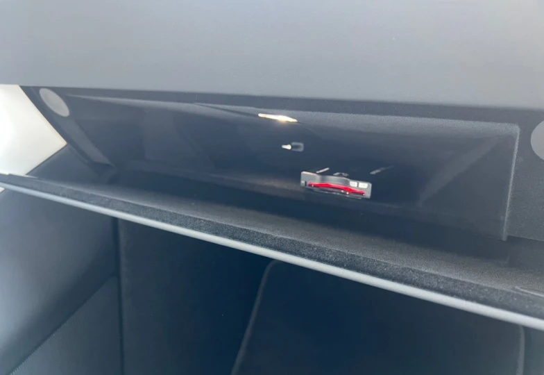 Tesla Model Y Черный