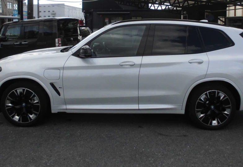 BMW iX3 Белый