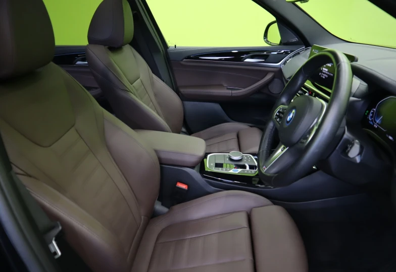 BMW iX3 Черный