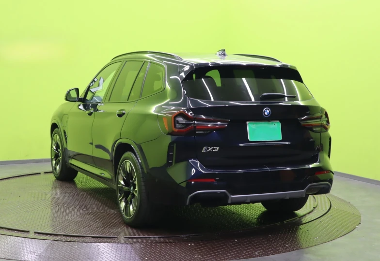 BMW iX3 Черный
