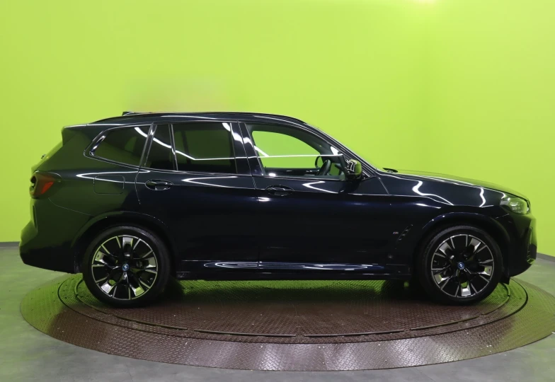 BMW iX3 Черный