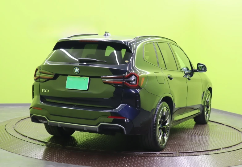 BMW iX3 Черный