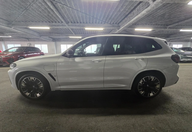 BMW iX3 Белый