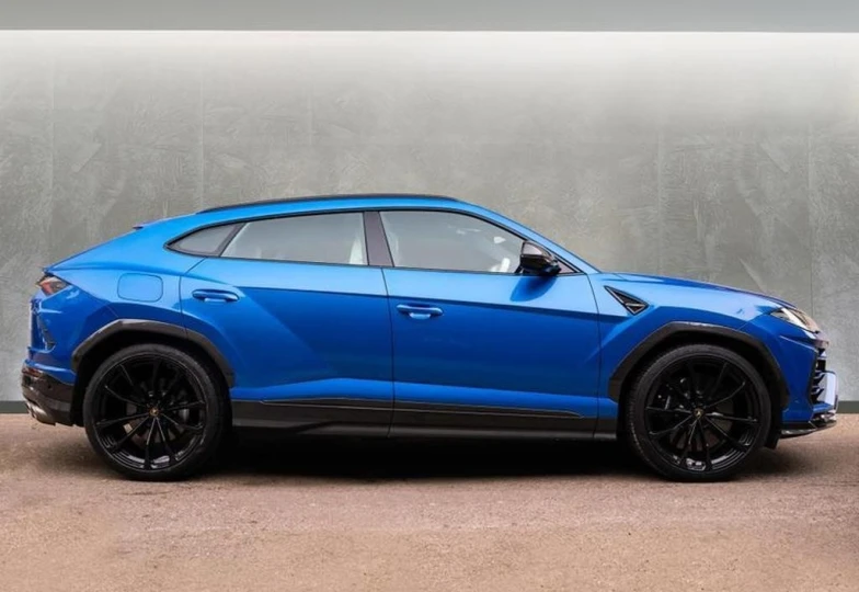 Lamborghini Urus Blue