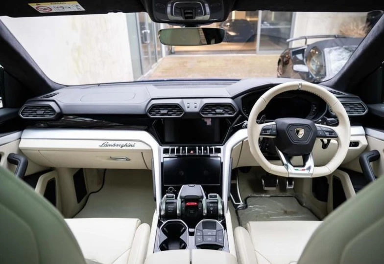 Lamborghini Urus Blue