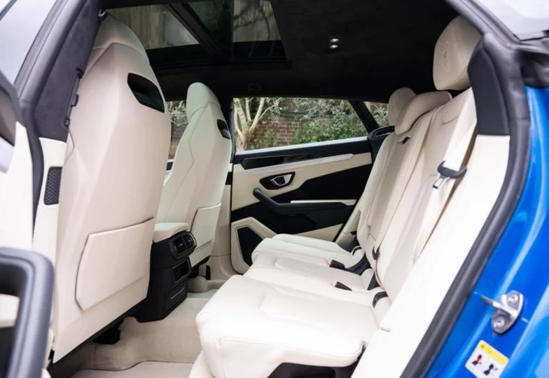 Lamborghini Urus Blue