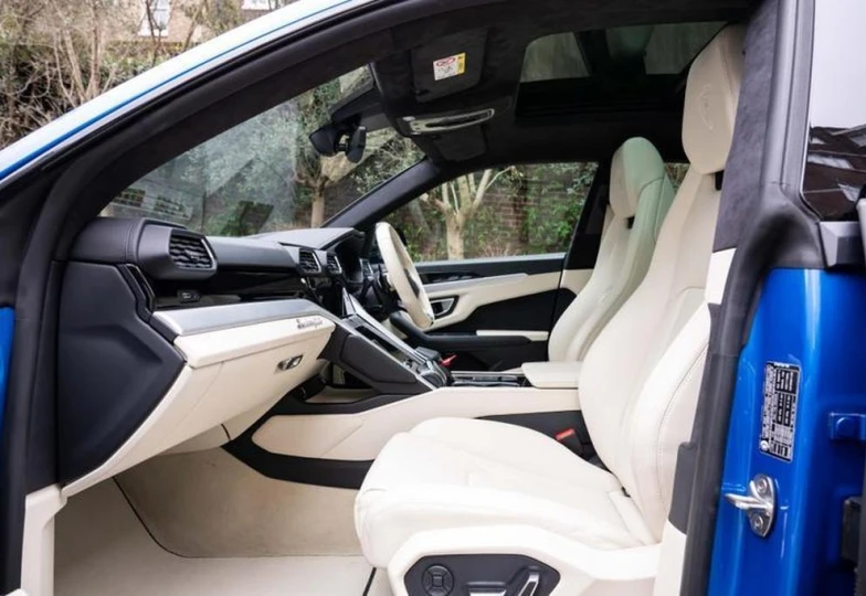 Lamborghini Urus Blue