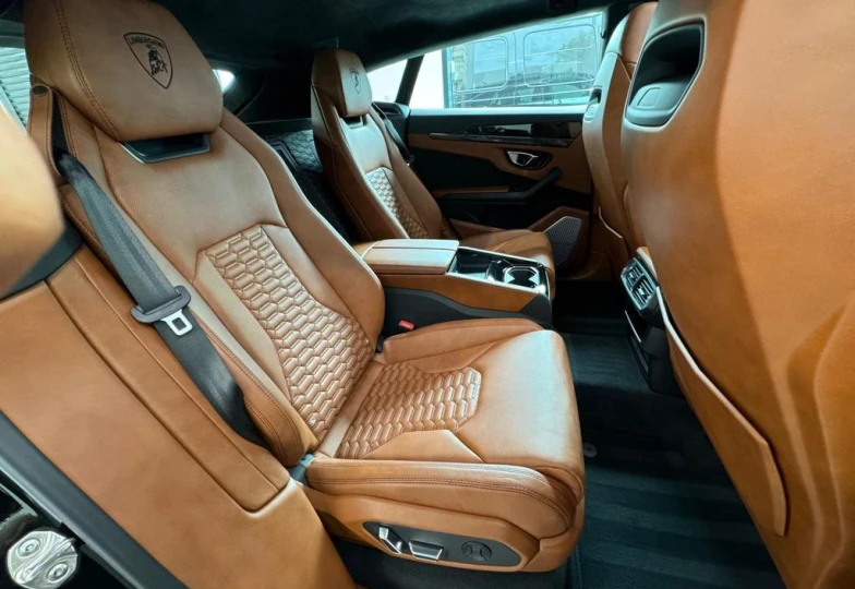 Lamborghini Urus Черный