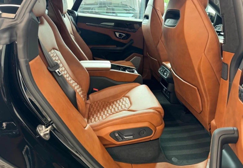 Lamborghini Urus Черный