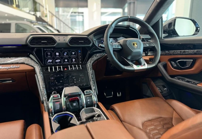 Lamborghini Urus Черный