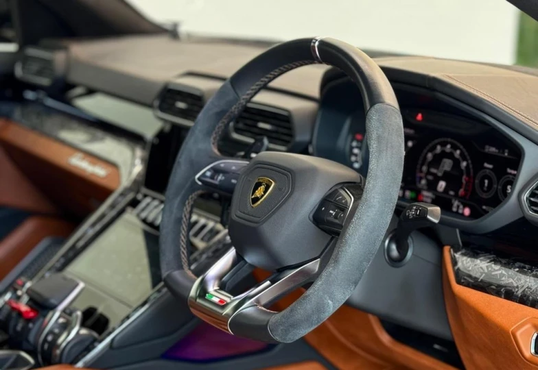 Lamborghini Urus Черный