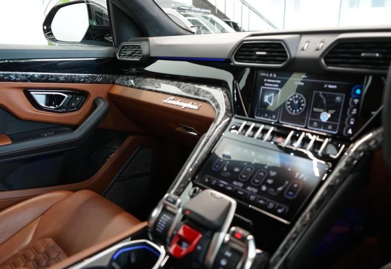 Lamborghini Urus Черный