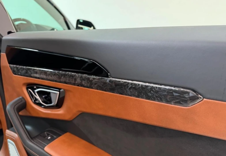 Lamborghini Urus Черный