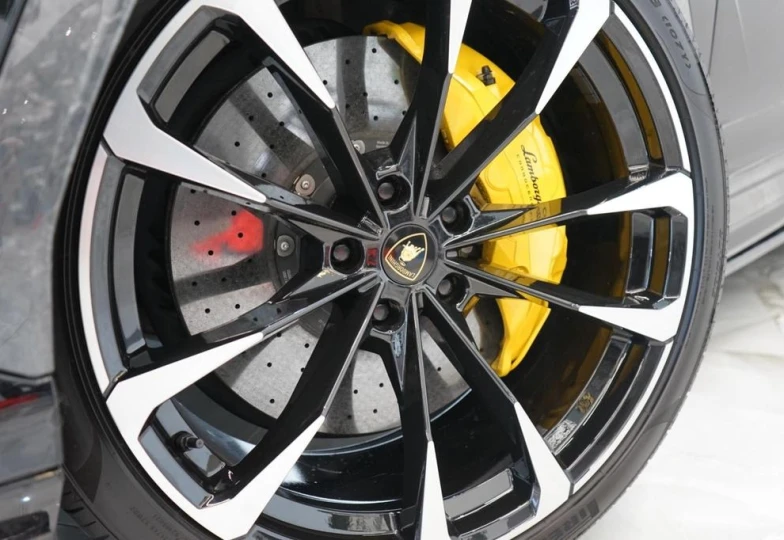 Lamborghini Urus Черный