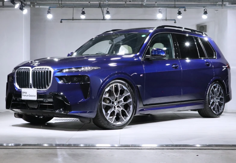 BMW X7 Blue