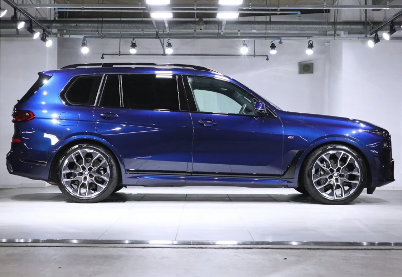 BMW X7 Blue