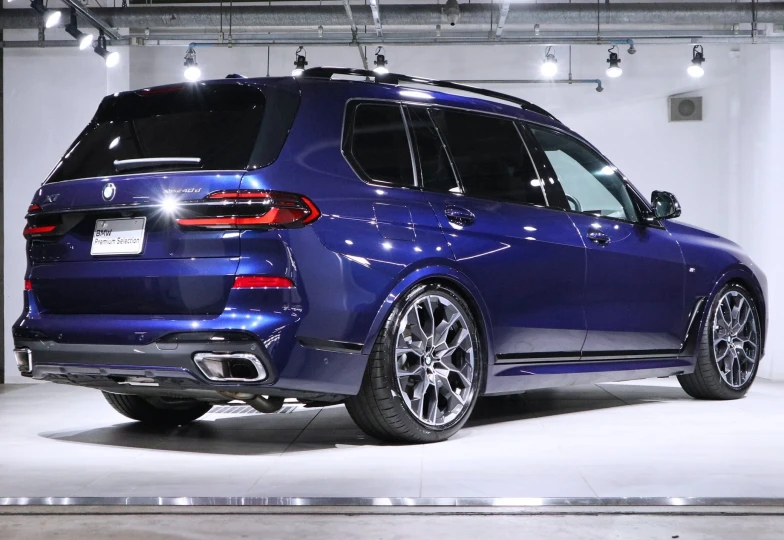 BMW X7 Blue