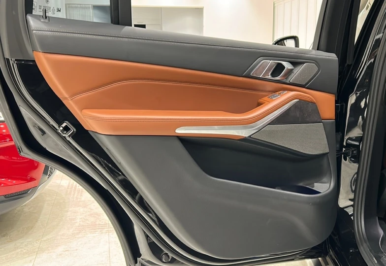 BMW X7 Черный