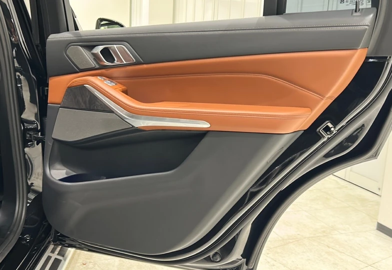 BMW X7 Черный