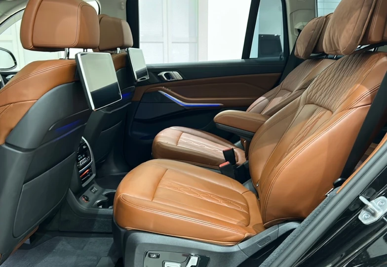 BMW X7 Черный