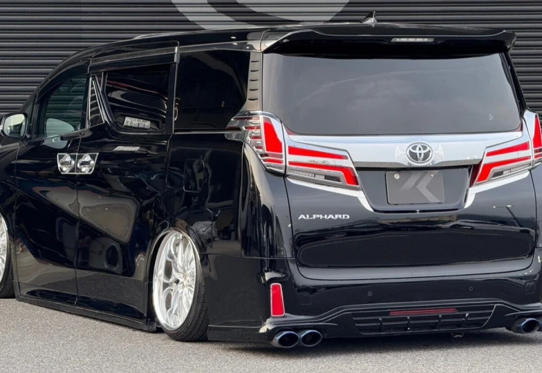 Toyota Alphard Черный