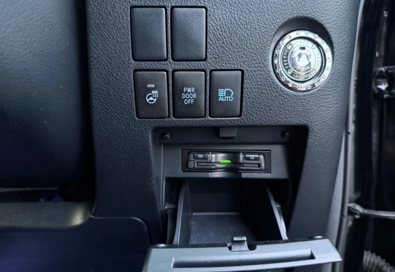 Toyota Alphard Черный