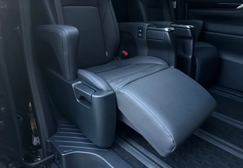 Toyota Alphard Черный