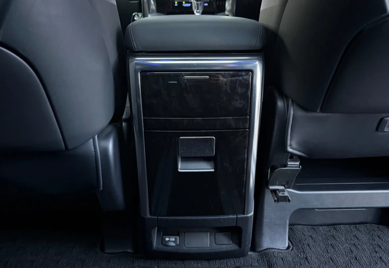 Toyota Alphard Черный