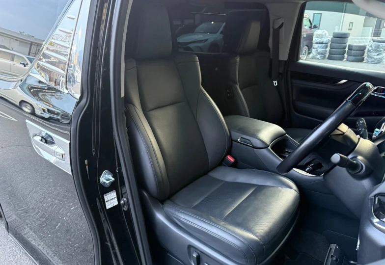 Toyota Alphard Черный