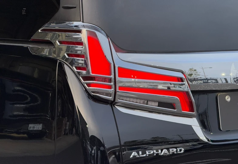 Toyota Alphard Черный