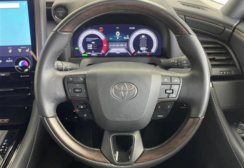 Toyota Alphard Белый