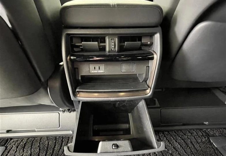 Toyota Alphard Белый