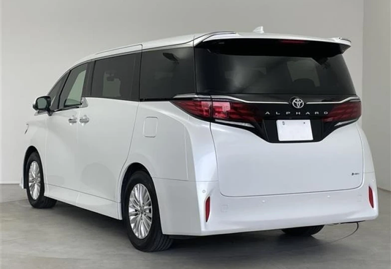 Toyota Alphard Белый