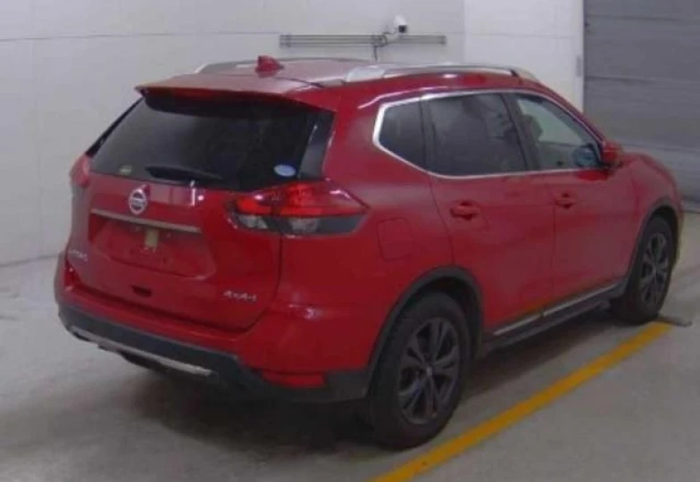 Nissan X-Trail Красный