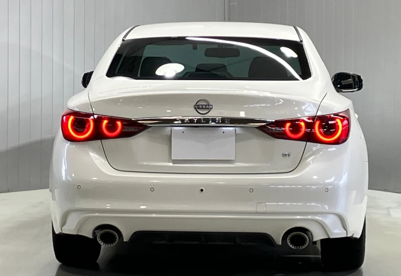 Nissan Skyline Белый