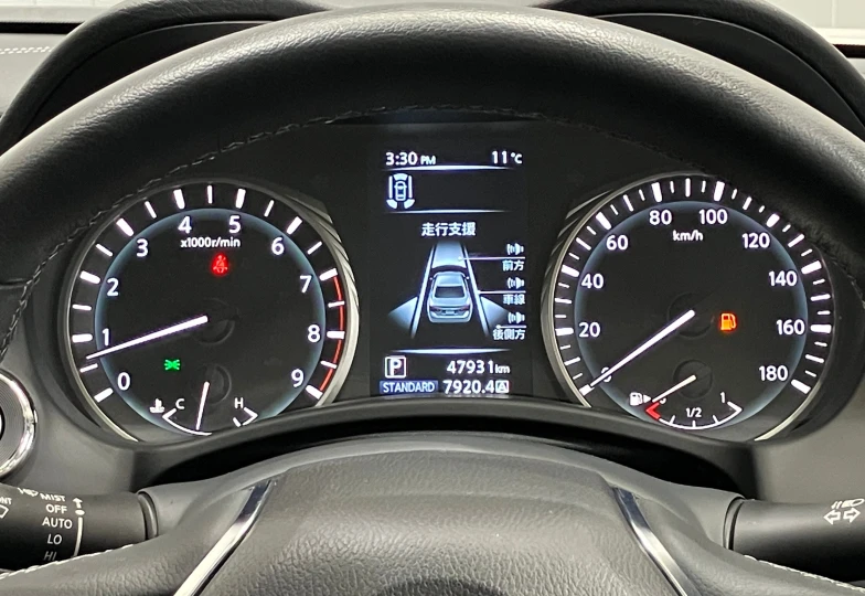 Nissan Skyline Белый