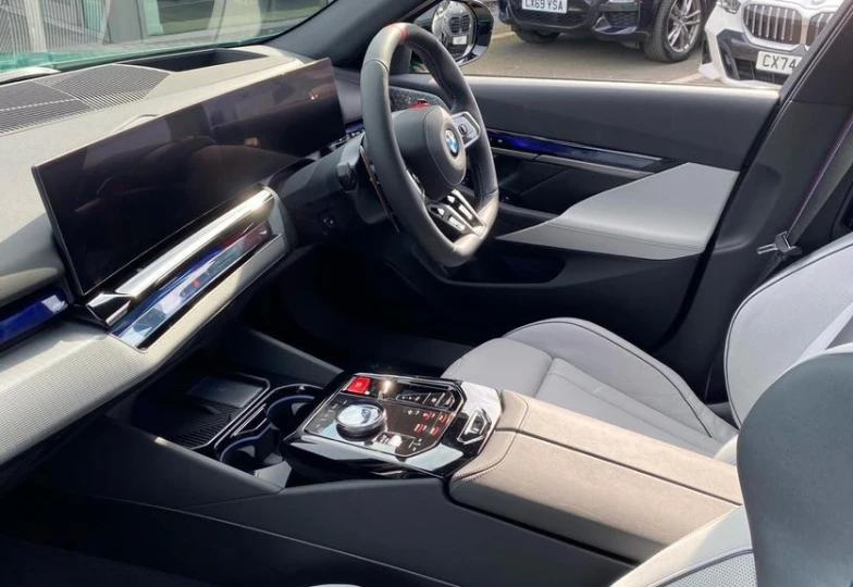 BMW M5 Зеленый