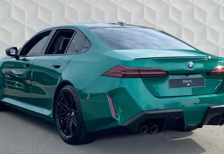 BMW M5 Зеленый