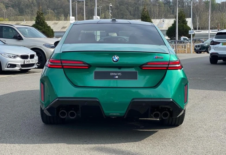 BMW M5 Зеленый