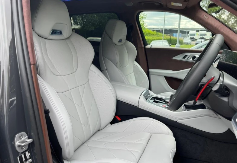 BMW XM Серый