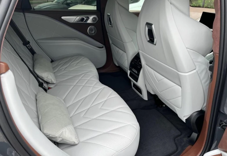BMW XM Серый