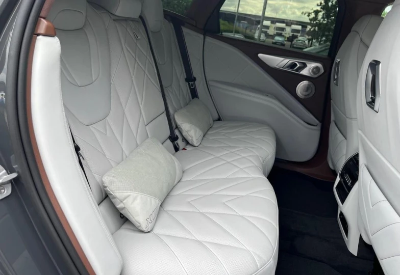 BMW XM Серый